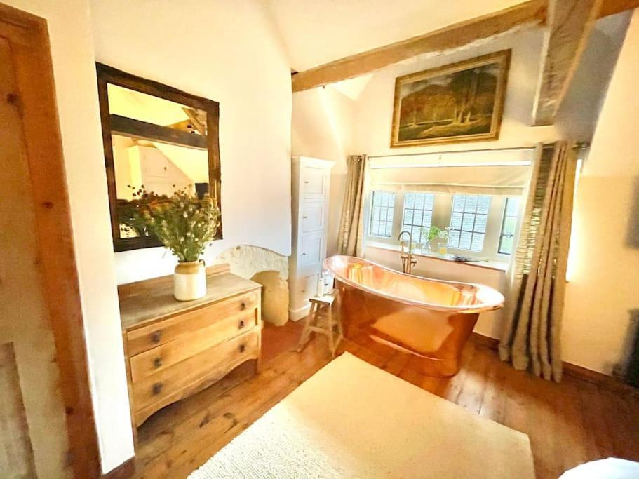 Fordview Cottage Is Full Of Cotwolds Charm Upper Slaughter Exterior photo