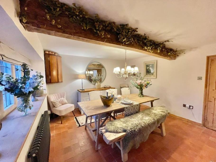 Fordview Cottage Is Full Of Cotwolds Charm Upper Slaughter Exterior photo