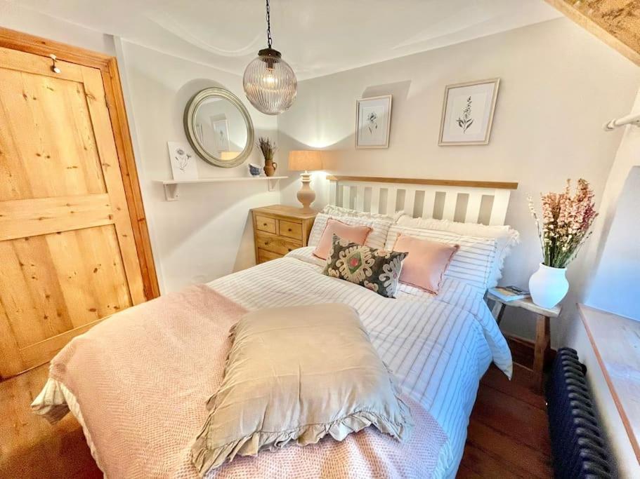 Fordview Cottage Is Full Of Cotwolds Charm Upper Slaughter Exterior photo