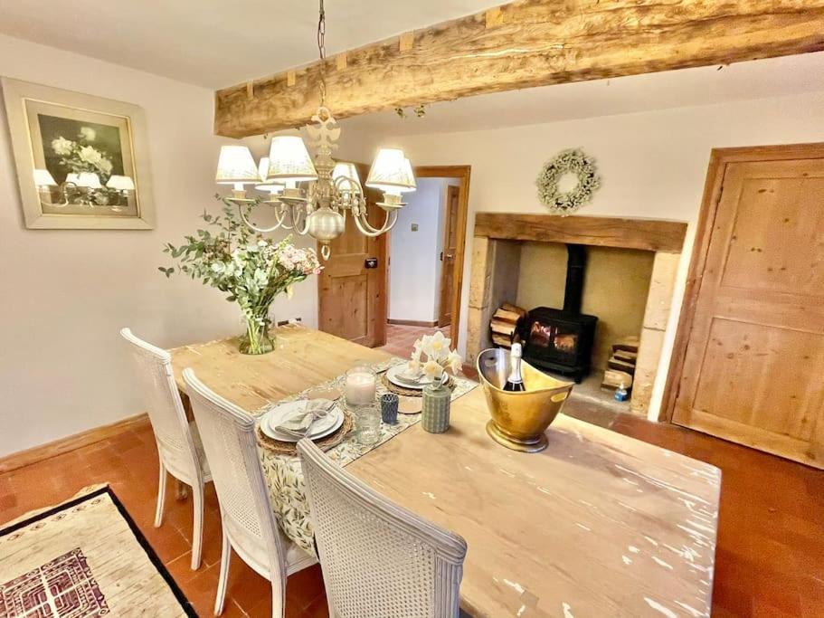 Fordview Cottage Is Full Of Cotwolds Charm Upper Slaughter Exterior photo
